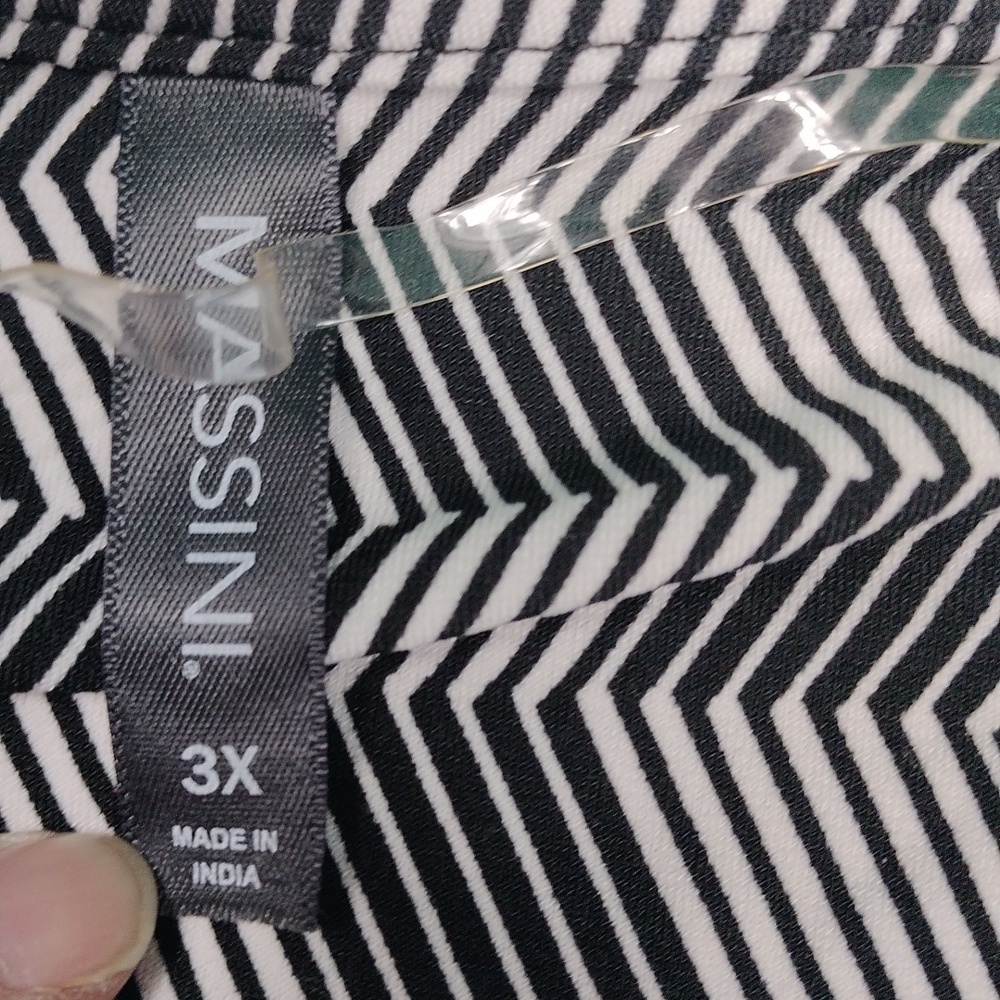 NWT Massini Black and White Chevron Blouse Size 3X - Picture 2 of 8